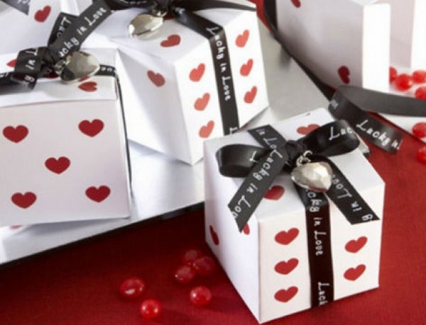 Apa yang harus diberikan untuk Hari Valentine: hadiah untuk Hari Valentine, idea untuk hadiah luar biasa, gambar