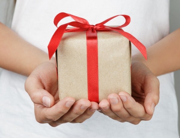 Apa yang harus diberikan untuk Hari Valentine: hadiah untuk Hari Valentine, idea untuk hadiah luar biasa, gambar
