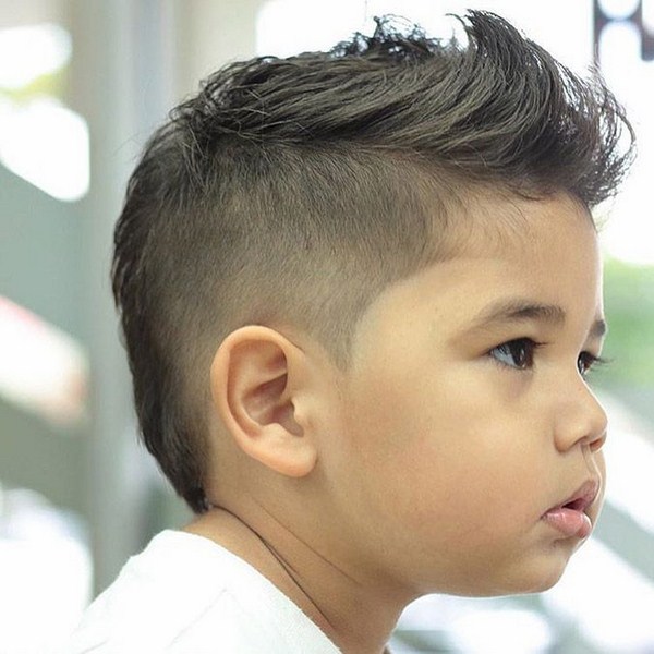 Potongan rambut fesyen untuk kanak-kanak lelaki 2024-2025: foto