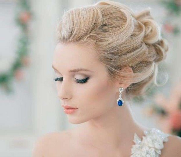 Cincin perkahwinan yang indah untuk pengantin perempuan 2024-2025: gambar, idea untuk solek perkahwinan