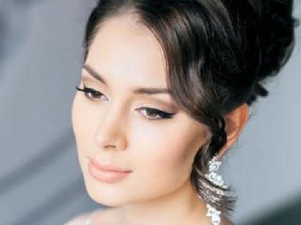 Cincin perkahwinan yang indah untuk pengantin perempuan 2024-2025: gambar, idea untuk solek perkahwinan
