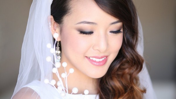 Cincin perkahwinan yang indah untuk pengantin perempuan 2024-2025: gambar, idea untuk solek perkahwinan