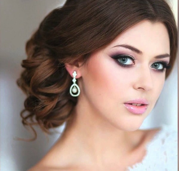 Cincin perkahwinan yang indah untuk pengantin perempuan 2024-2025: gambar, idea untuk solek perkahwinan