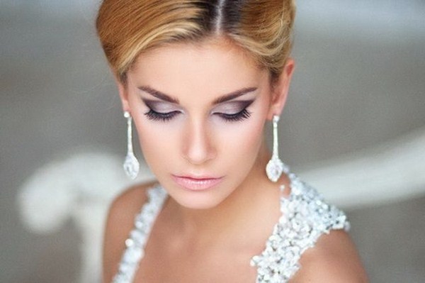 Cincin perkahwinan yang indah untuk pengantin perempuan 2024-2025: gambar, idea untuk solek perkahwinan