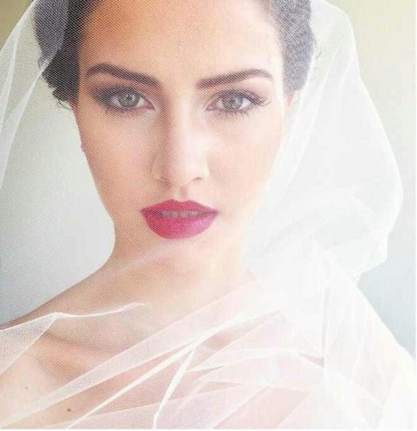 Cincin perkahwinan yang indah untuk pengantin perempuan 2024-2025: gambar, idea untuk solek perkahwinan