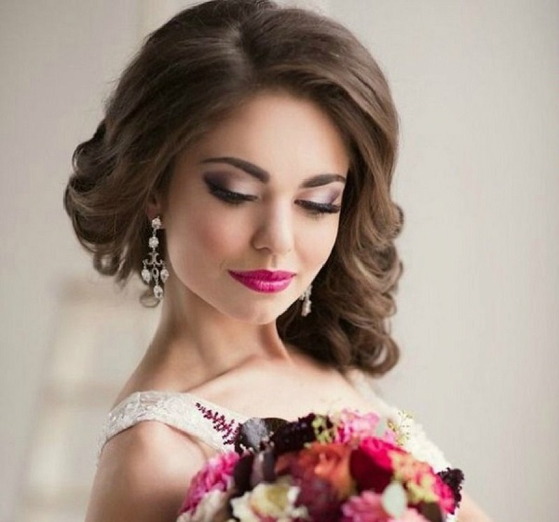Cincin perkahwinan yang indah untuk pengantin perempuan 2024-2025: gambar, idea untuk solek perkahwinan