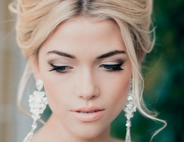 Cincin perkahwinan yang indah untuk pengantin perempuan 2024-2025: gambar, idea untuk solek perkahwinan