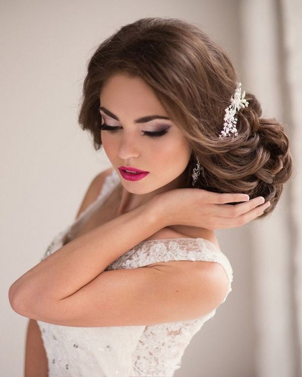 Cincin perkahwinan yang indah untuk pengantin perempuan 2024-2025: gambar, idea untuk solek perkahwinan