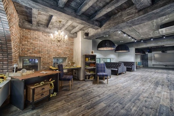 Interior moden dalam gaya loteng: gaya loteng di bahagian dalam apartmen, idea-idea foto