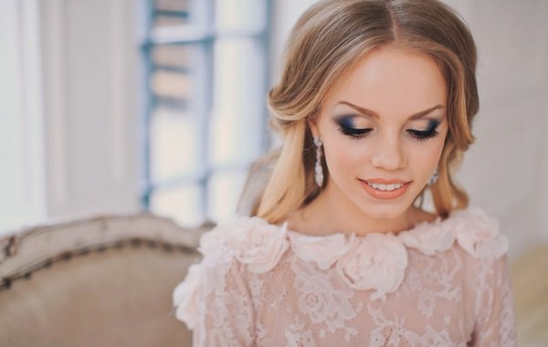 Cincin perkahwinan yang indah untuk pengantin perempuan 2024-2025: gambar, idea untuk solek perkahwinan