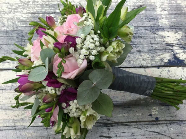 Bouquets bunga yang paling bergaya 2024-2025, gambar, trend bunga