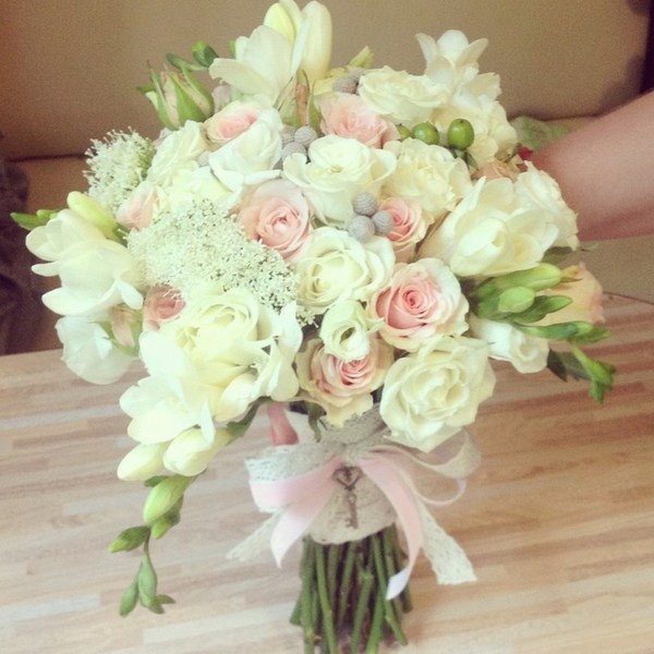 Bouquets bunga yang paling bergaya 2024-2025, gambar, trend bunga