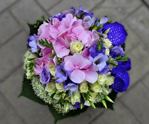 Bouquets bunga yang paling bergaya 2024-2025, gambar, trend bunga