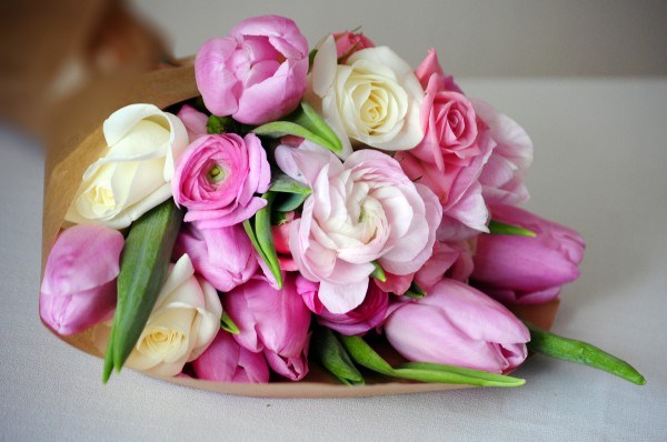 Bouquets bunga yang paling bergaya 2024-2025, gambar, trend bunga