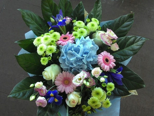 Bouquets bunga yang paling bergaya 2024-2025, gambar, trend bunga