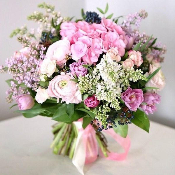 Bouquets bunga yang paling bergaya 2024-2025, gambar, trend bunga