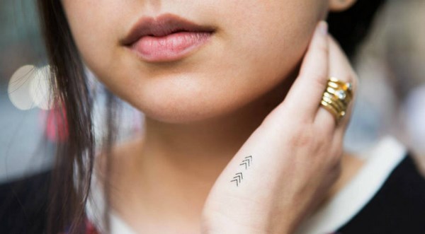 Tato kecil asal: gambar, idea-idea tatu kecil untuk kanak-kanak perempuan