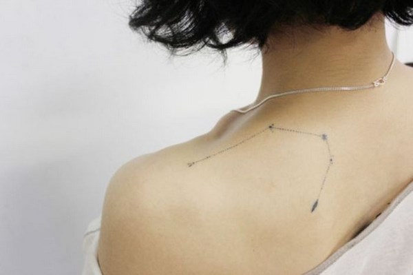 Tato kecil asal: gambar, idea-idea tatu kecil untuk kanak-kanak perempuan