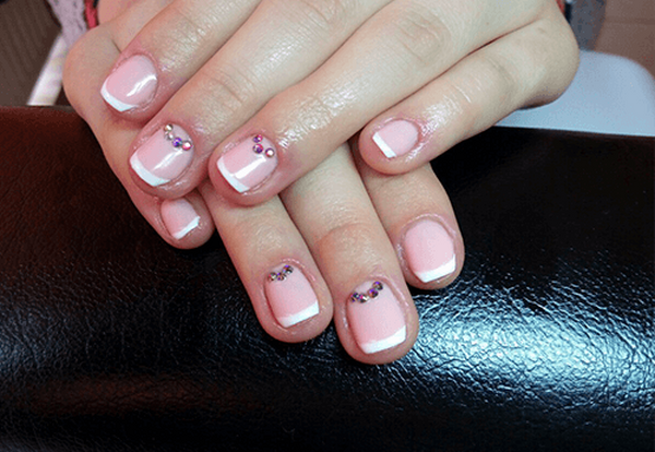 Manicure Perancis yang indah 2024-2025: foto, berita