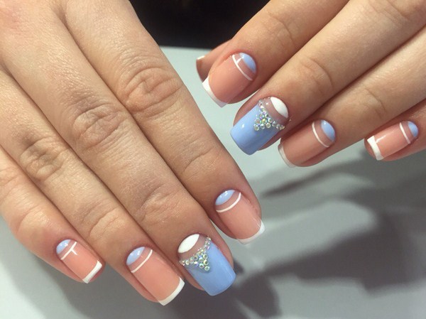 Manicure Perancis yang indah 2024-2025: foto, berita