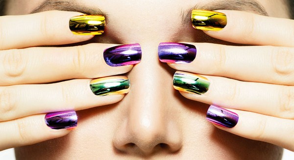 Manicure cermin yang menggembirakan 2024-2025: gambar, idea manicure cermin
