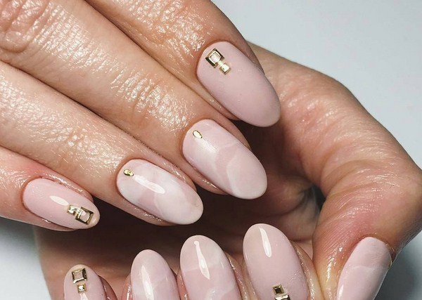 Manicure bogel cantik: gambar, berita, idea-idea manicure bogel