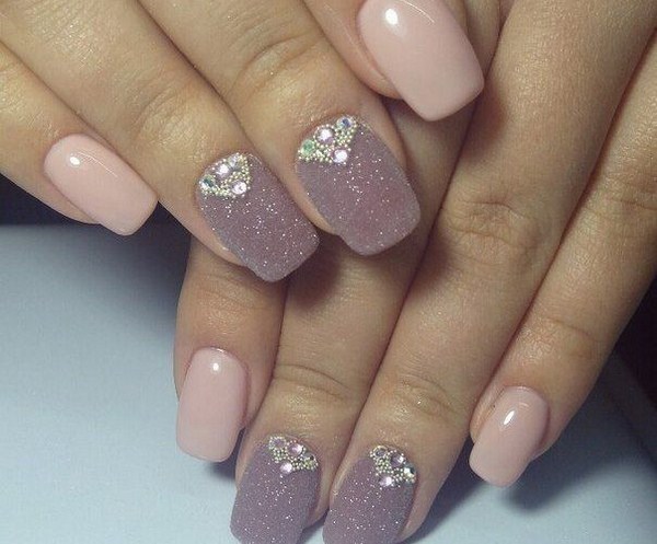 Manicure bogel cantik: gambar, berita, idea-idea manicure bogel