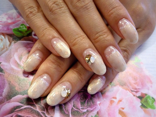 Manicure bogel cantik: gambar, berita, idea-idea manicure bogel