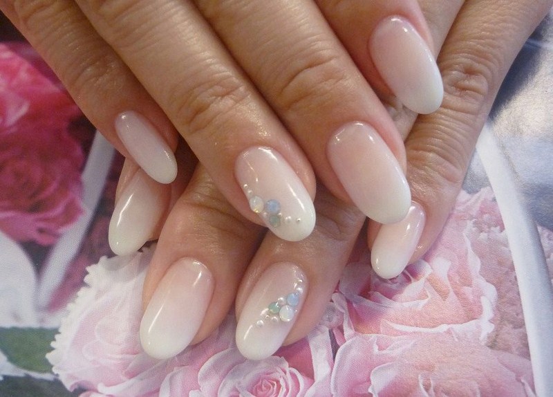Manicure bogel cantik: gambar, berita, idea-idea manicure bogel