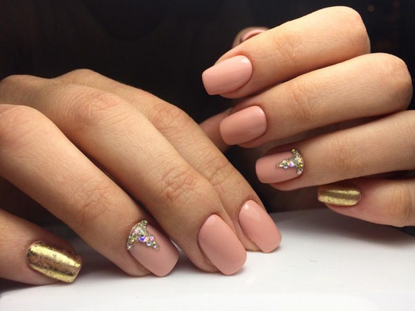 Manicure bogel cantik: gambar, berita, idea-idea manicure bogel