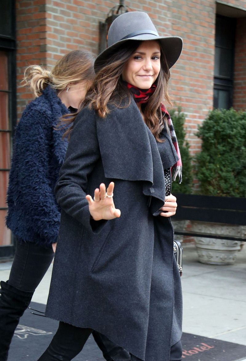 Imej baru Nina Dobrev: foto, imej terbaik bintang dalam imej baru