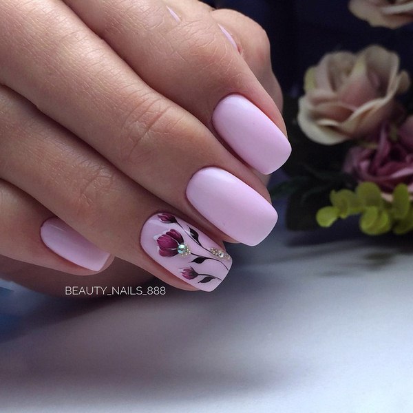 Manikur bunga yang menarik 2024-2025: gambar, idea-idea manicure dengan bunga