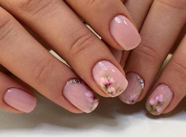 Manikur bunga yang menarik 2024-2025: gambar, idea-idea manicure dengan bunga