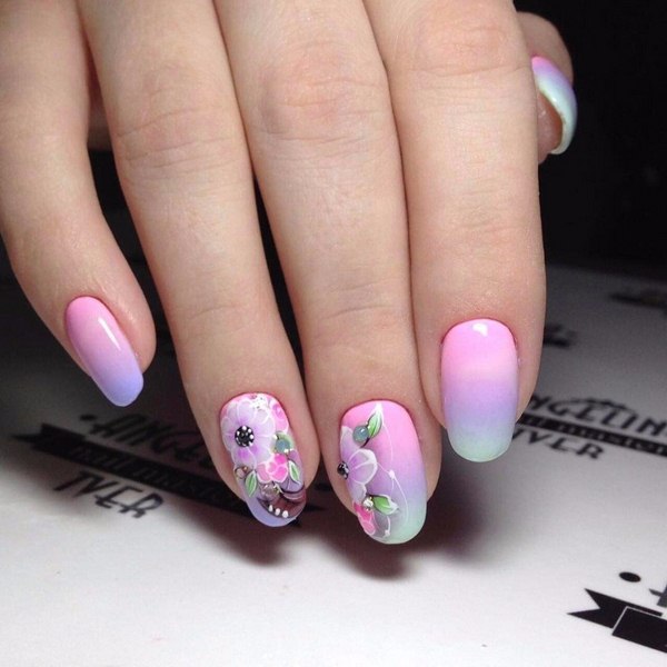 Manikur bunga yang menarik 2024-2025: gambar, idea-idea manicure dengan bunga