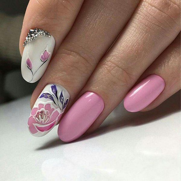 Manikur bunga yang menarik 2024-2025: gambar, idea-idea manicure dengan bunga