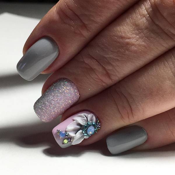 Manikur bunga yang menarik 2024-2025: gambar, idea-idea manicure dengan bunga
