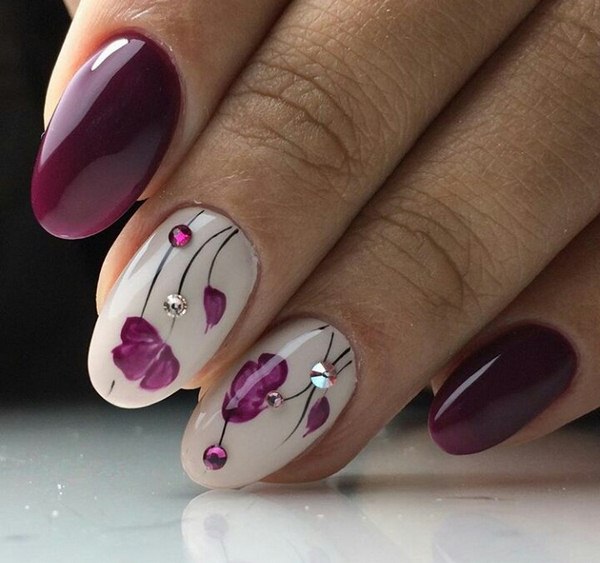 Manikur bunga yang menarik 2024-2025: gambar, idea-idea manicure dengan bunga