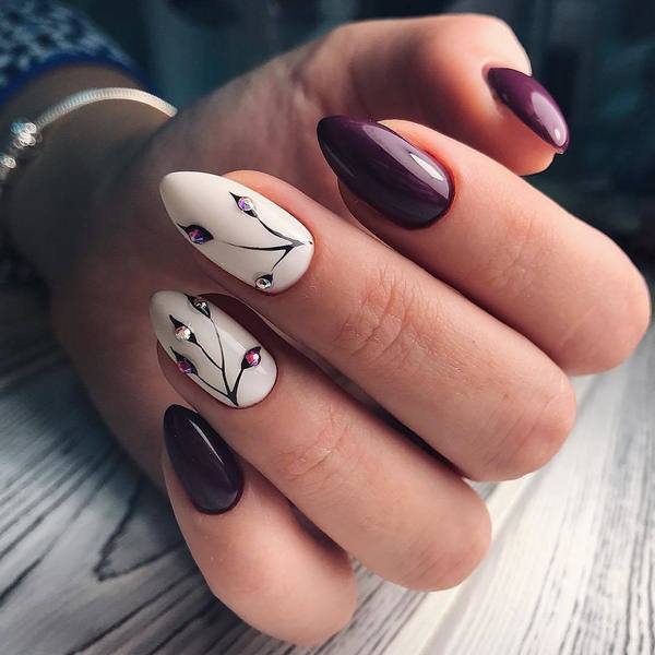 Manikur bunga yang menarik 2024-2025: gambar, idea-idea manicure dengan bunga
