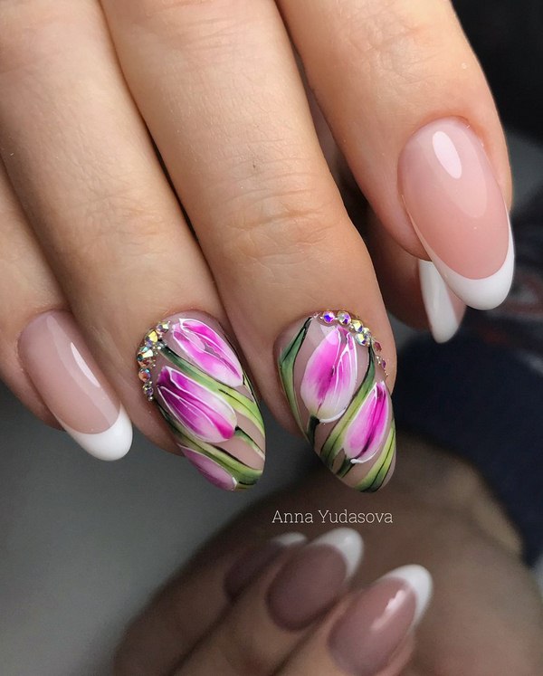 Manikur bunga yang menarik 2024-2025: gambar, idea-idea manicure dengan bunga