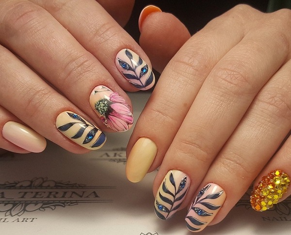 Manikur bunga yang menarik 2024-2025: gambar, idea-idea manicure dengan bunga