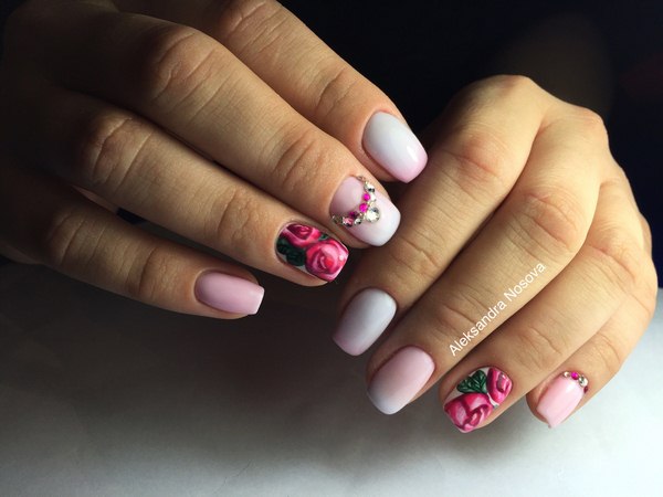 Manikur bunga yang menarik 2024-2025: gambar, idea-idea manicure dengan bunga