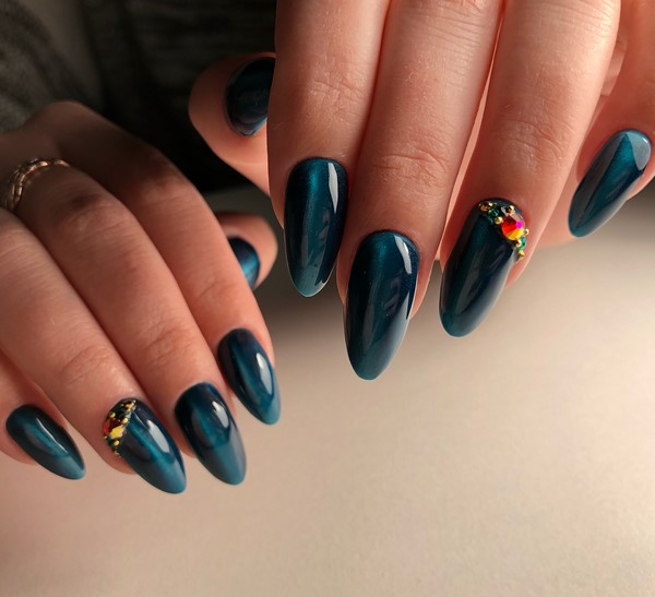 Manicure mata kucing misterius 2024-2025: idea reka bentuk kuku