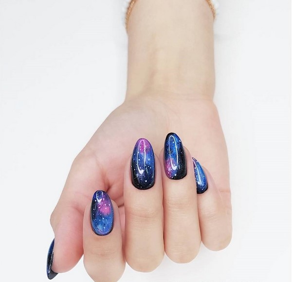 Manicure yang indah untuk kuku berbentuk almond 2024-2025: foto