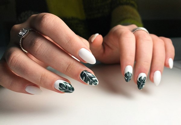 Manicure yang indah untuk kuku berbentuk almond 2024-2025: foto