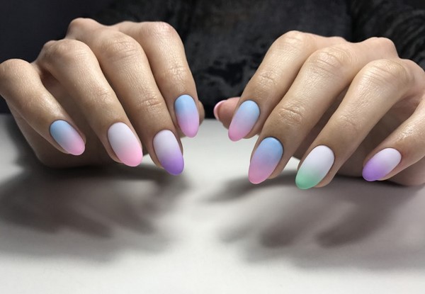 Manicure yang indah untuk kuku berbentuk almond 2024-2025: foto