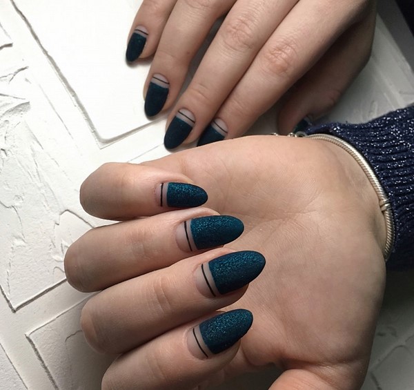 Manicure yang indah untuk kuku berbentuk almond 2024-2025: foto