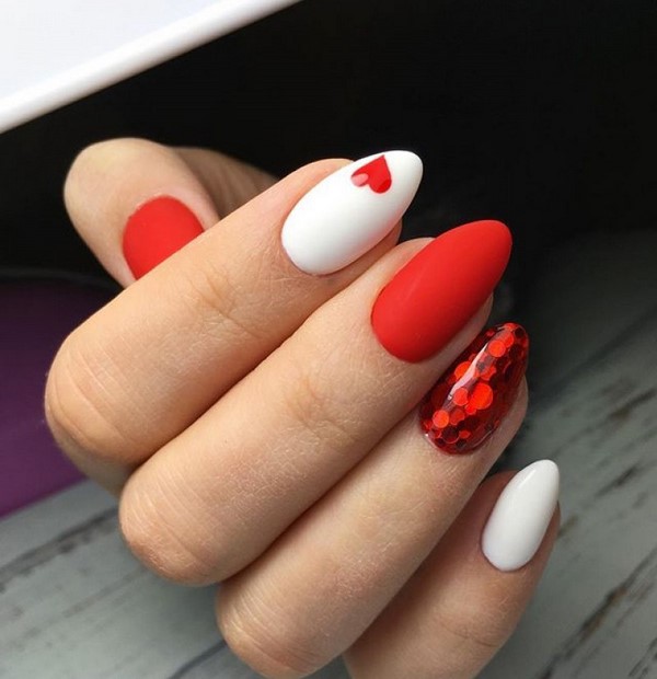 Manicure yang indah untuk kuku berbentuk almond 2024-2025: foto