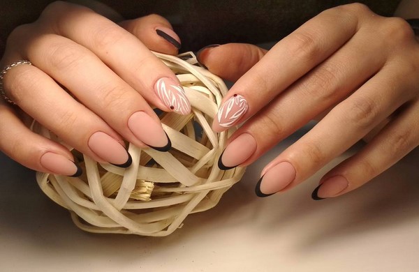Manicure yang indah untuk kuku berbentuk almond 2024-2025: foto