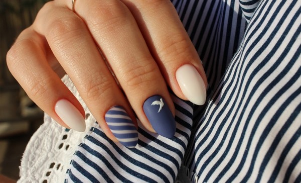Manicure yang indah untuk kuku berbentuk almond 2024-2025: foto
