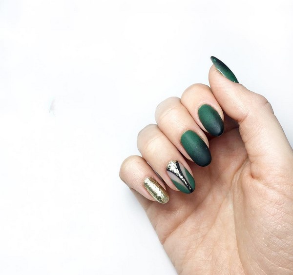 Manicure yang indah untuk kuku berbentuk almond 2024-2025: foto